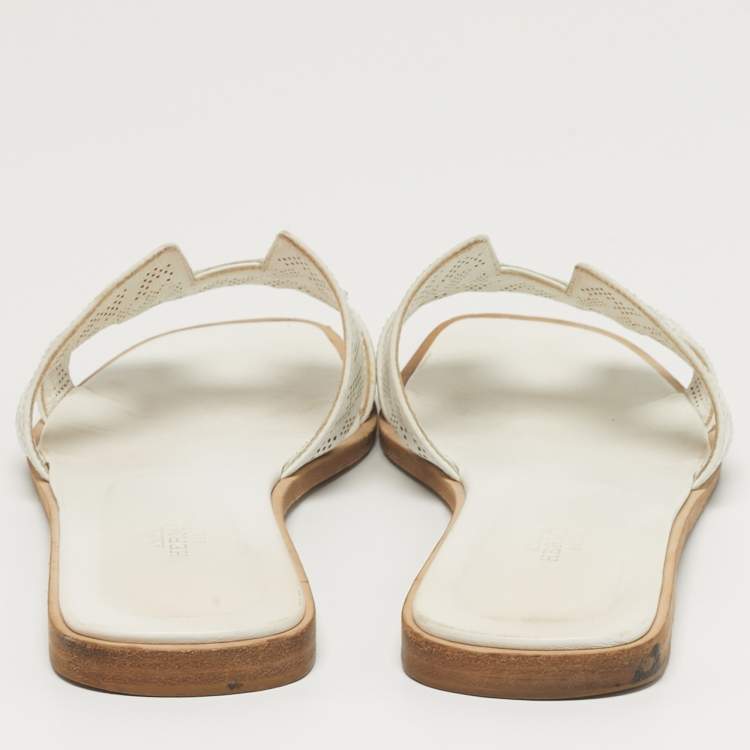 Pre Owned Hermès Oran Size 39 White Perforated Leather Flat Slides