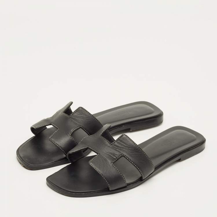 Pre Owned Hermes Oran Size 39 Black Leather Flat Slide