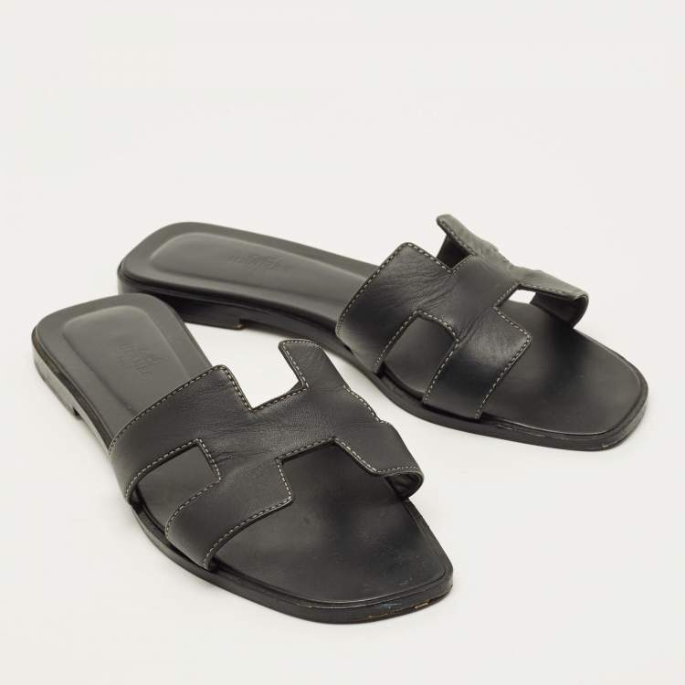 Pre Owned Hermes Oran Size 39 Black Leather Flat Slide