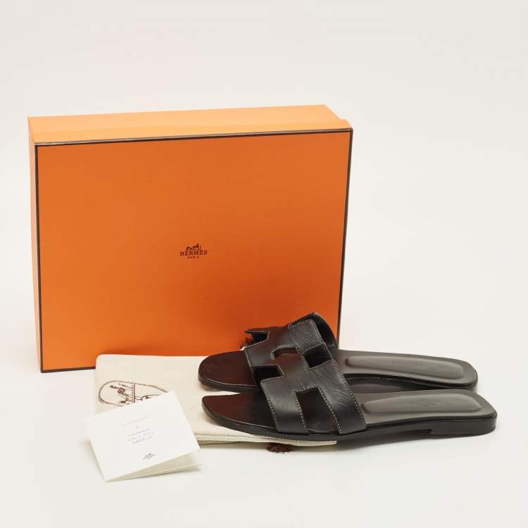 Pre Owned Hermes Oran Size 39 Black Leather Flat Slide