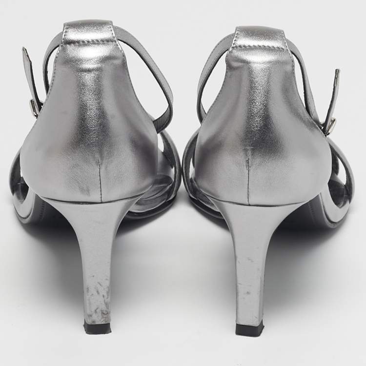 مملوكة مسبقًا Hermes Premiere 70 Size 39.5 Silver Leather Ankle Strap Sandals