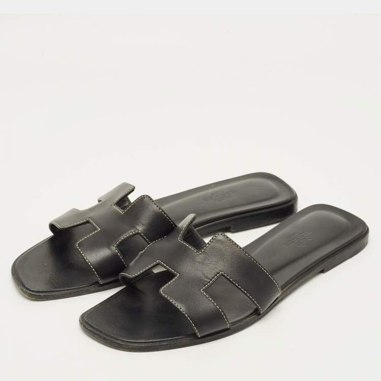 Pre Owned Hermes Oran Size 39 Black Leather Flat Slide