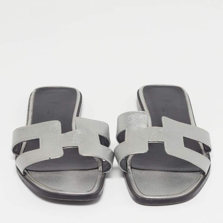 Pre Owned Hermes Oran Size 41 Silver Leather Flat Slide