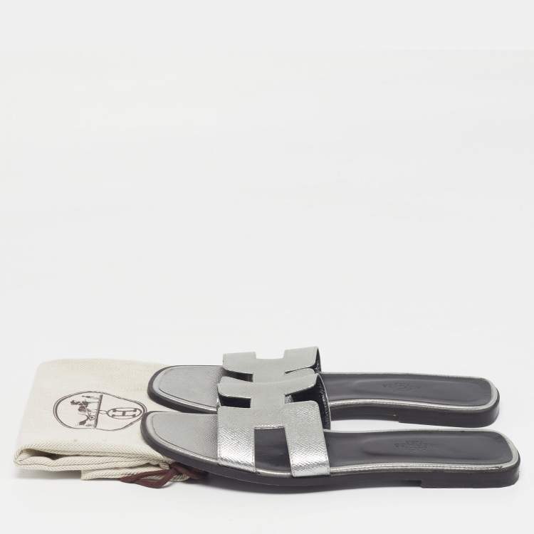 Pre Owned Hermes Oran Size 41 Silver Leather Flat Slide