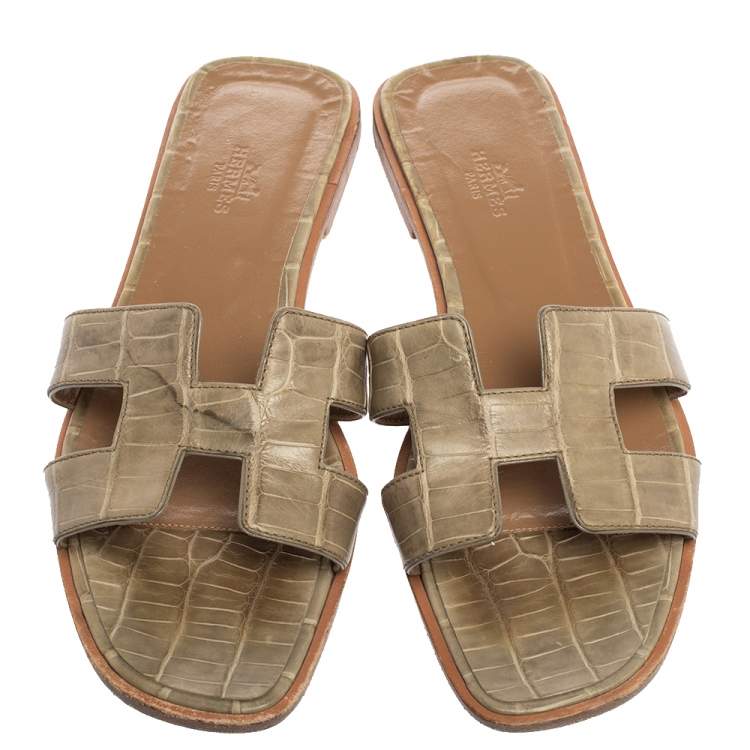 Pre Owned Hermes Grey Croc Leather Oran Sandals Size 39