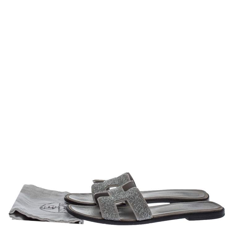 Pre Owned Hermes Grey/Silver Glitter Leather Oran Flat Slides Size 40