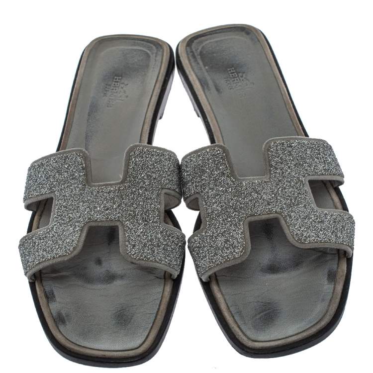Pre Owned Hermes Grey/Silver Glitter Leather Oran Flat Slides Size 40