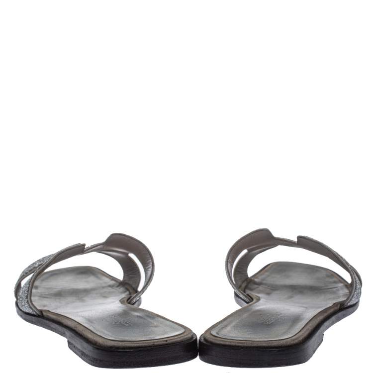 Pre Owned Hermes Grey/Silver Glitter Leather Oran Flat Slides Size 40