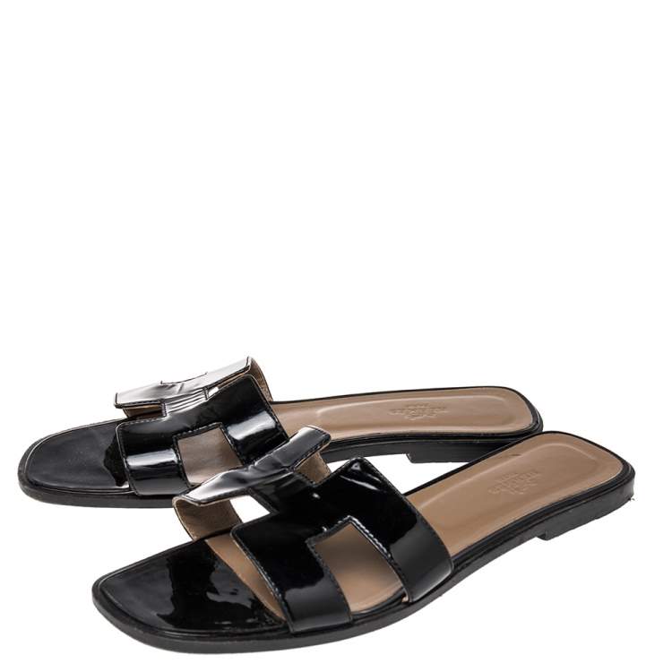 Pre Owned Hermes Black Patent Leather Oran Slide Flats Size 40.5