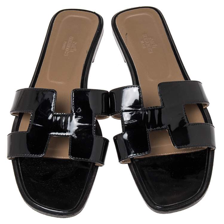 Pre Owned Hermes Black Patent Leather Oran Slide Flats Size 40.5