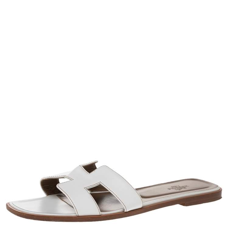 Pre Owned Hermes White Leather Oran Slide Flats Size 40.5