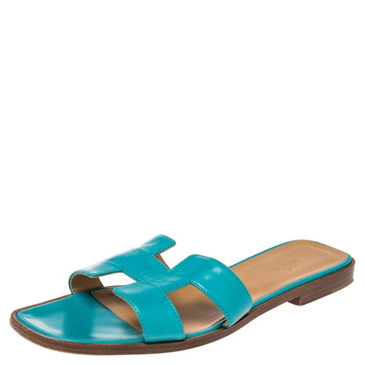Pre Owned Hermes Blue Leather Oran Slide Flats Size 40.5