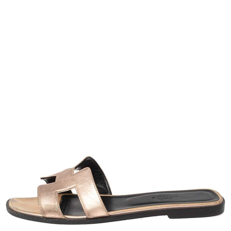 مملوكة مسبقًا Hermes Metallic Pink Leather Oran Flats Size 38.5