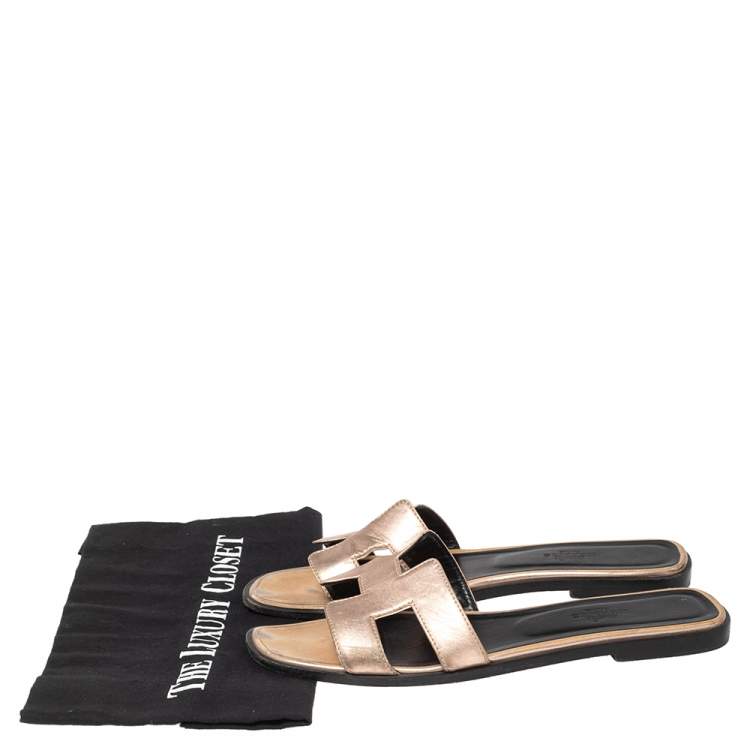 مملوكة مسبقًا Hermes Metallic Pink Leather Oran Flats Size 38.5