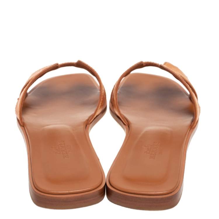 Pre Owned Hermes Brown Ostrich Leather Oran Flat Slides Size 37.5