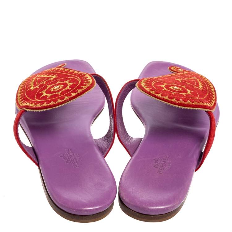 Pre Owned Hermes Red Suede Embroidered Motif Flat Thong Slides Size 38.5