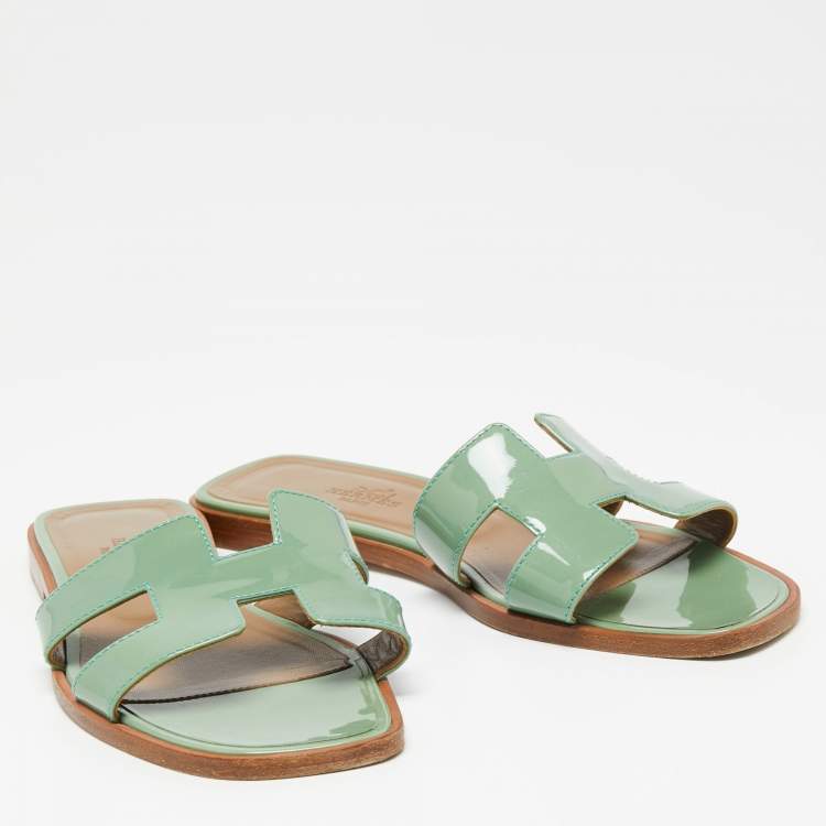 Pre Owned Hermès Green Patent Leather Oran Flat Slides Size 38