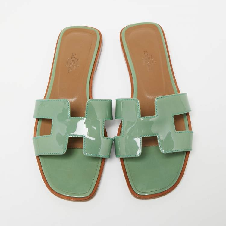 Pre Owned Hermès Green Patent Leather Oran Flat Slides Size 38