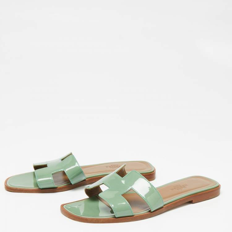 Pre Owned Hermès Green Patent Leather Oran Flat Slides Size 38