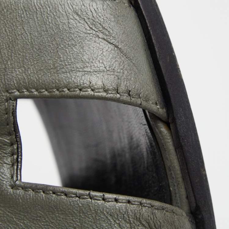مملوكة مسبقًا Hermes Grey/Black Leather Oran Flat Slides Size 40.5