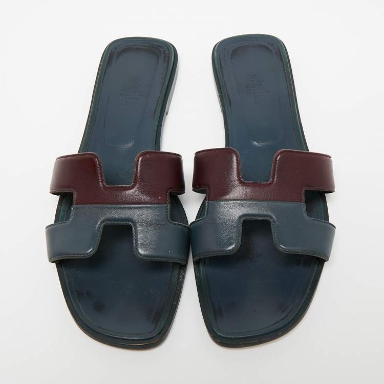 Pre Owned Hermes Two Tone Leather Oran Flat Slides Size 40.5