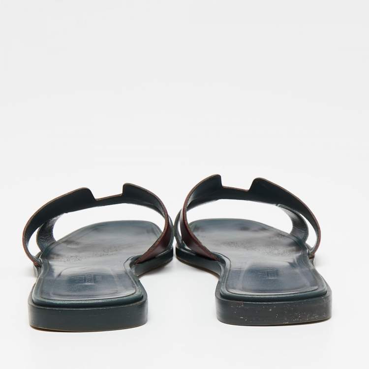 Pre Owned Hermes Two Tone Leather Oran Flat Slides Size 40.5