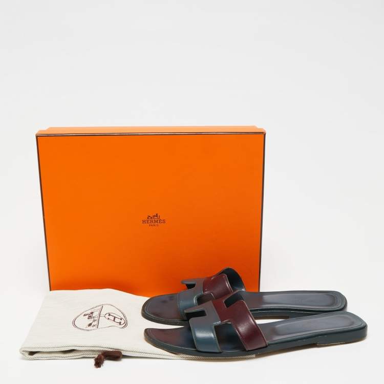 Pre Owned Hermes Two Tone Leather Oran Flat Slides Size 40.5
