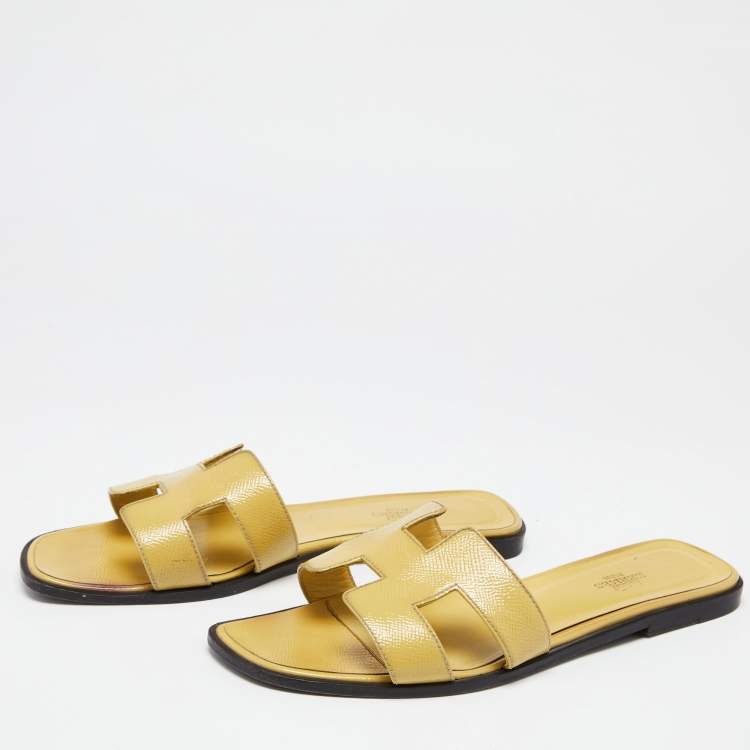 Pre Owned Hermes Yellow Patent Leather Oran Flat Slides Size 40.5