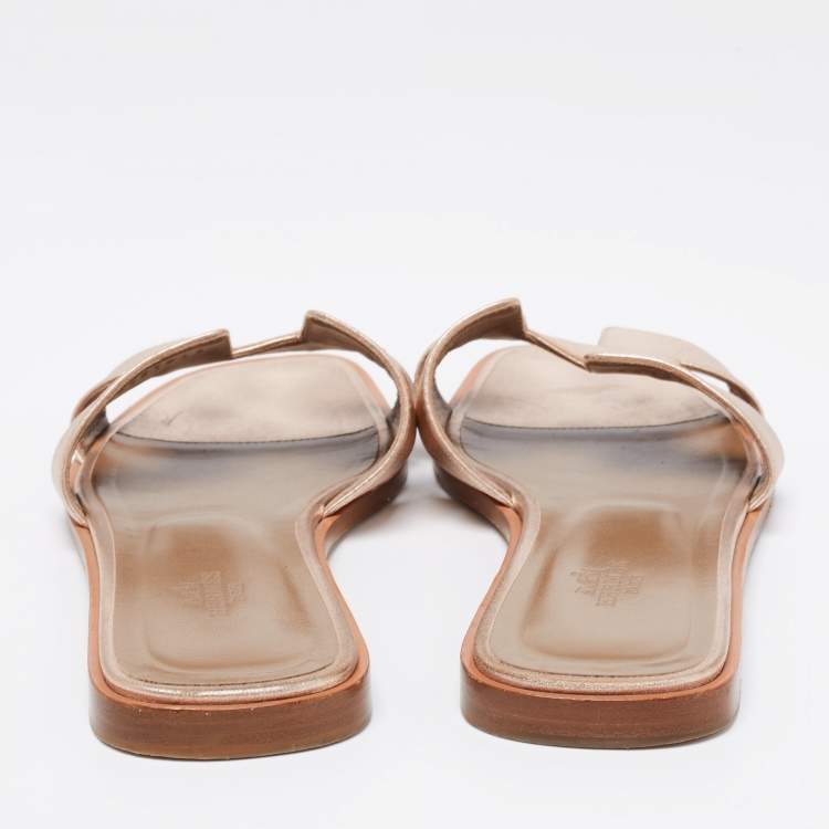 Pre Owned Hermes Rose Gold Leather Oran Flat Slides Size 39.5