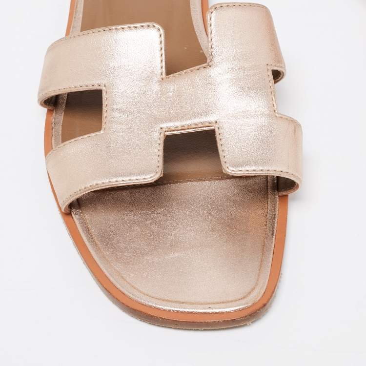 Pre Owned Hermes Rose Gold Leather Oran Flat Slides Size 39.5