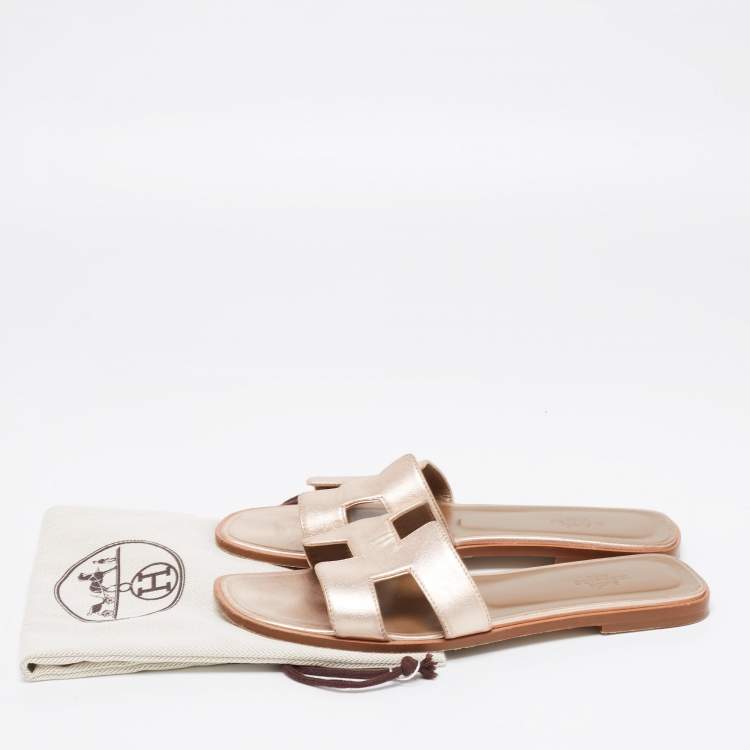 Pre Owned Hermes Rose Gold Leather Oran Flat Slides Size 39.5