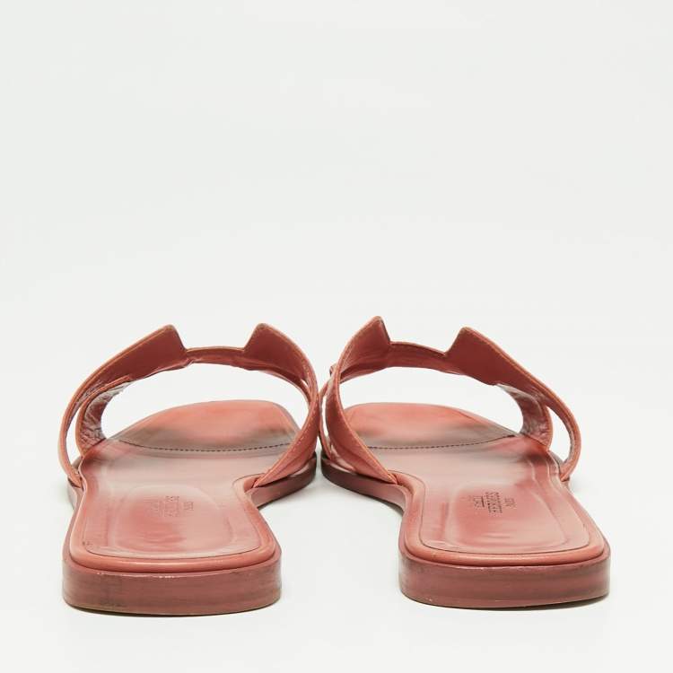مملوكة مسبقًا Hermes Pink Leather Oran Flat Slides Size 40