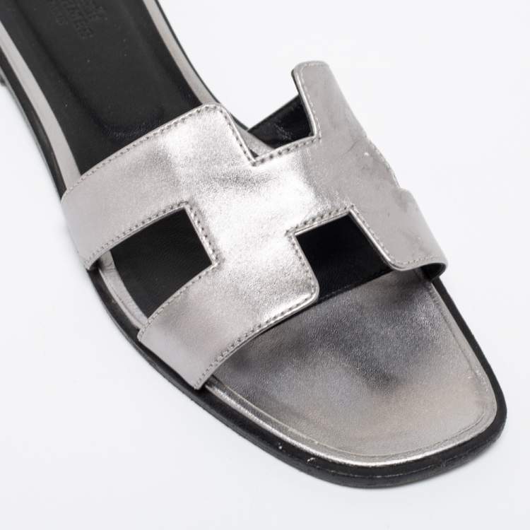 Pre Owned Hermes Silver Leather Oran  Sandals Size 40.5