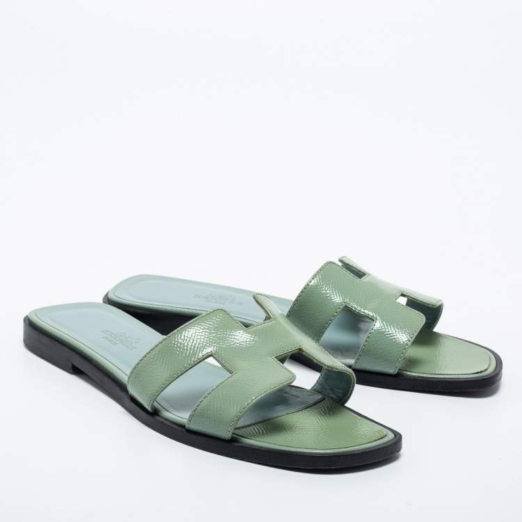 Pre Owned Hermes Green Patent Leather Oran Flat Slides Size 36