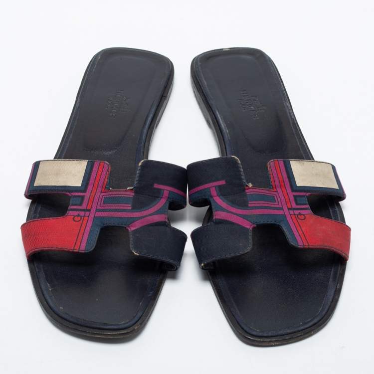 Pre Owned Hermes Multicolor Printed Canvas Oran Flat Slides Size 39.5
