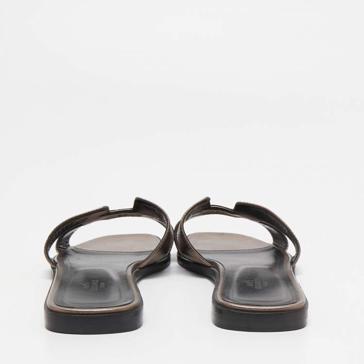 مملوكة مسبقًا Hermes Metallic Brown Leather Oran Flat Slides Size 39.5