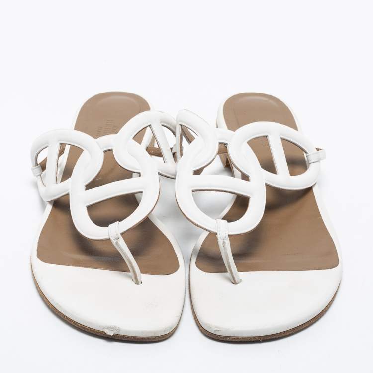 مملوكة مسبقًا Hermes White Leather Beach Thong Flats Size 39.5