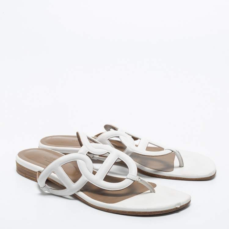 مملوكة مسبقًا Hermes White Leather Beach Thong Flats Size 39.5