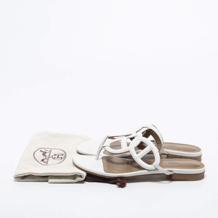 مملوكة مسبقًا Hermes White Leather Beach Thong Flats Size 39.5