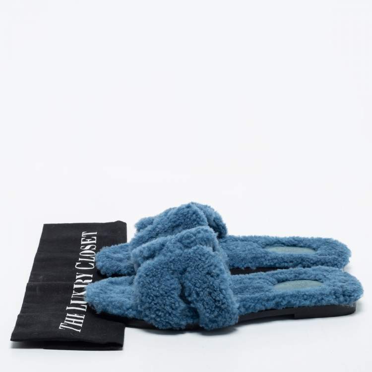 Pre Owned Hermès Blue Shearling Oran Slide Flats Size 38.5