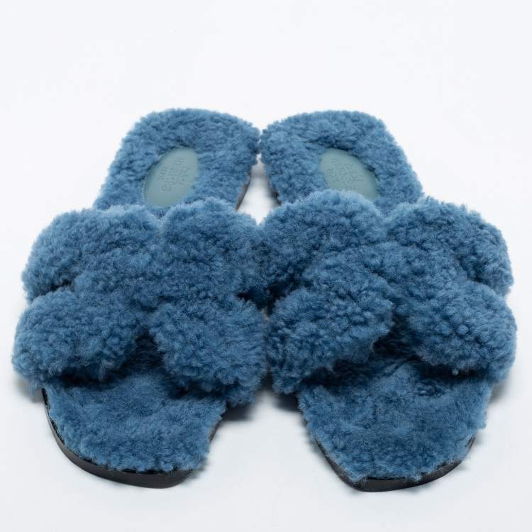 Pre Owned Hermès Blue Shearling Oran Slide Flats Size 38.5
