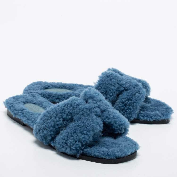 Pre Owned Hermès Blue Shearling Oran Slide Flats Size 38.5