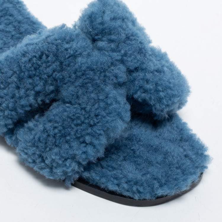 Pre Owned Hermès Blue Shearling Oran Slide Flats Size 38.5