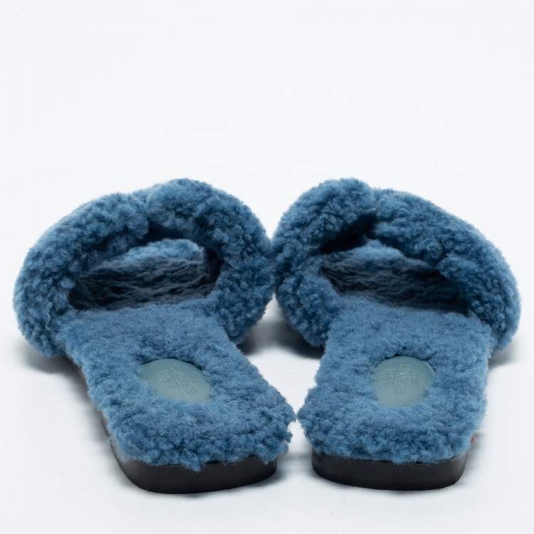 Pre Owned Hermès Blue Shearling Oran Slide Flats Size 38.5