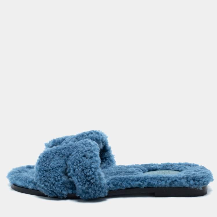 Pre Owned Hermès Blue Shearling Oran Slide Flats Size 38.5