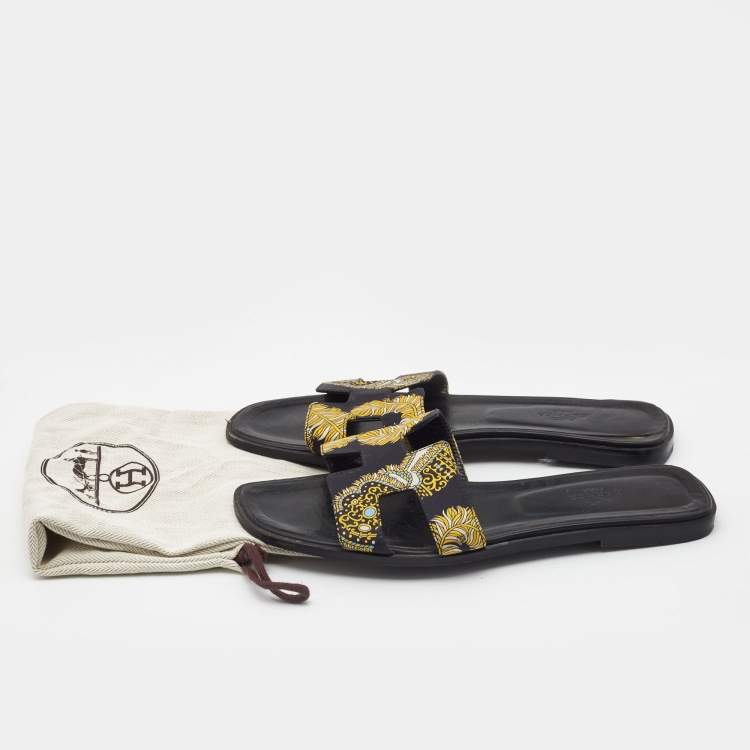 Pre Owned Hermes Black/Yellow Sous L'Egide de Mars Printed Canvas Oran Flat Slides Size 41