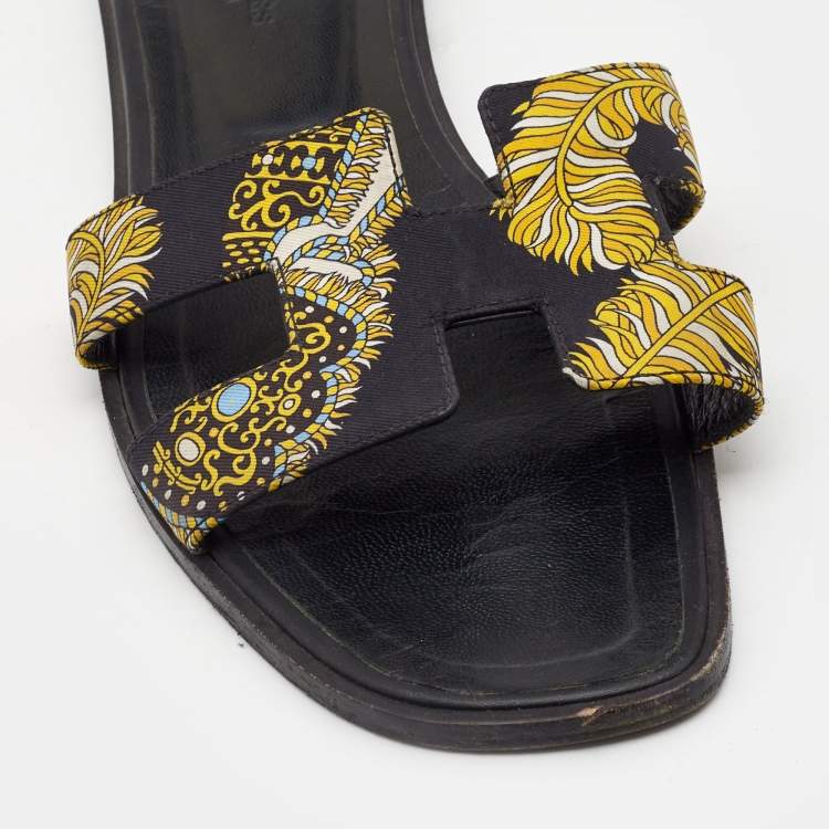 Pre Owned Hermes Black/Yellow Sous L'Egide de Mars Printed Canvas Oran Flat Slides Size 41