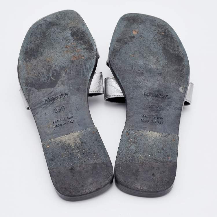 Pre Owned Hermes Silver Leather Oran Slide Flats Size 35.5