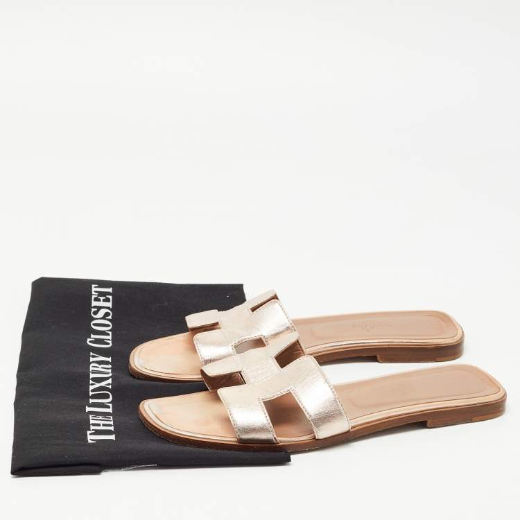 Pre Owned Hermes Metallic Gold Leather Oran Sandals Size 39