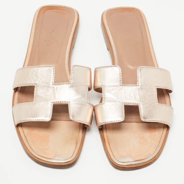 Pre Owned Hermes Metallic Gold Leather Oran Sandals Size 39